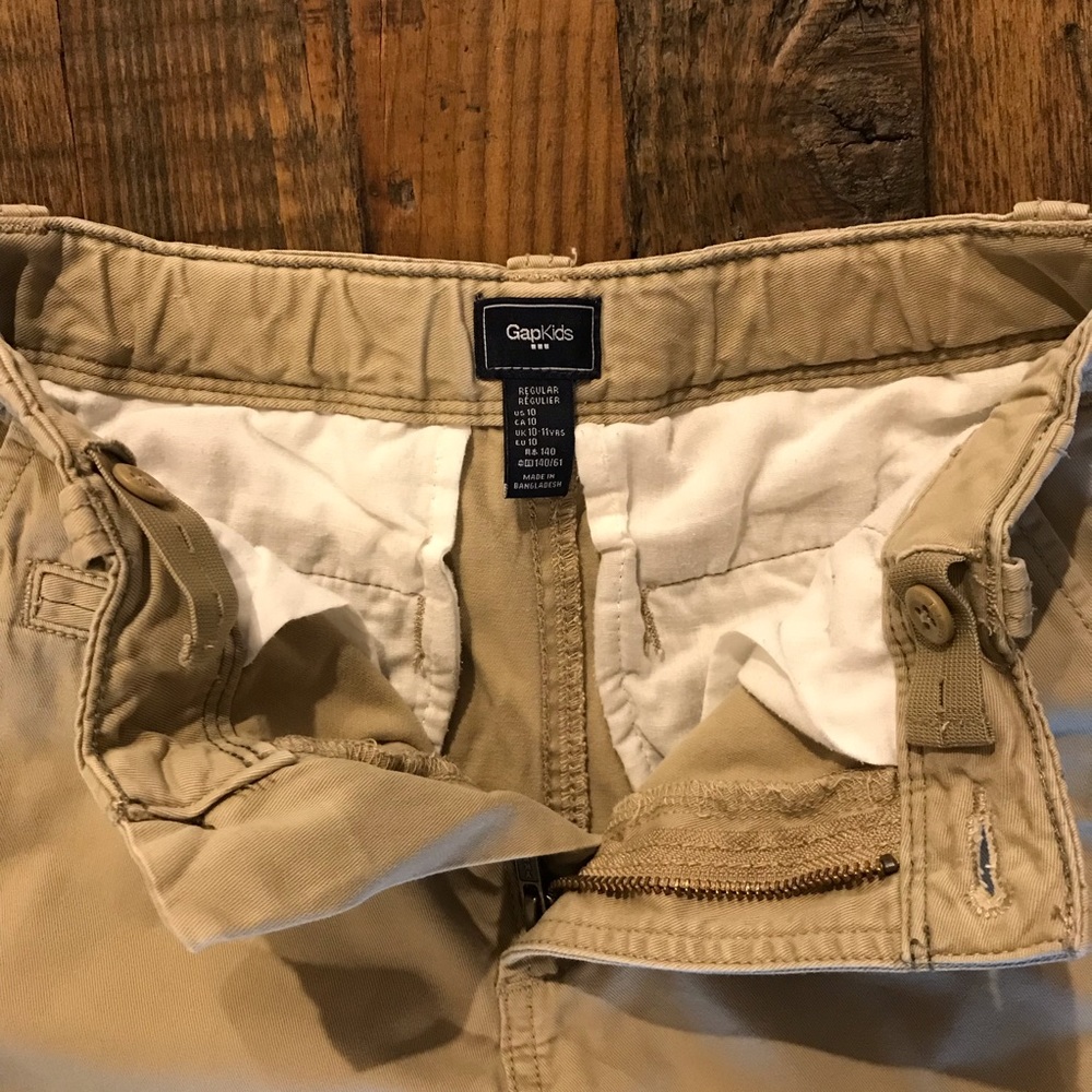 Kid’s - Gap Kid’s Outlet Khaki Shorts - Picture 3 of 4